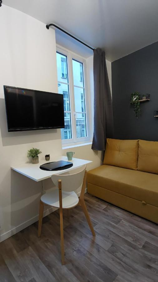 Studio Confortable Au Coeur De Ruan Exterior foto
